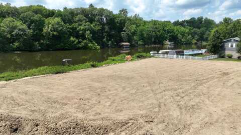 32 N Diamond Point Road, Monticello, IN 47960