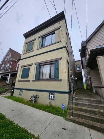 535 3rd St, Pitcairn, PA 15140