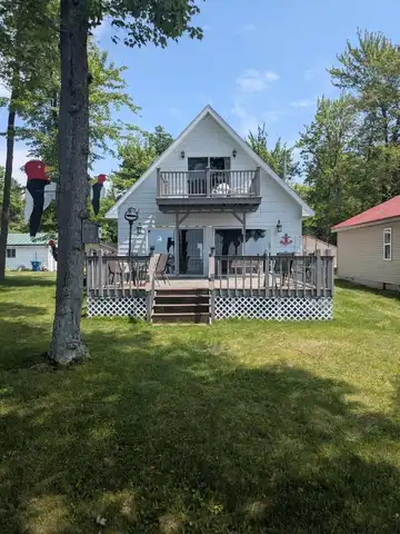 6783 E Houghton Lake Drive, Houghton Lake, MI 48629