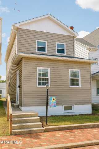 127 E 4th Avenue, Altoona, PA 16602