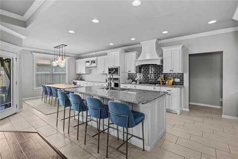 801 Bellmara CIR, Cave Springs, AR 72718