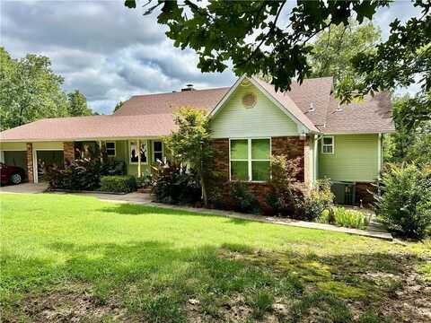 105 Cambridge CT, Russellville, AR 72801