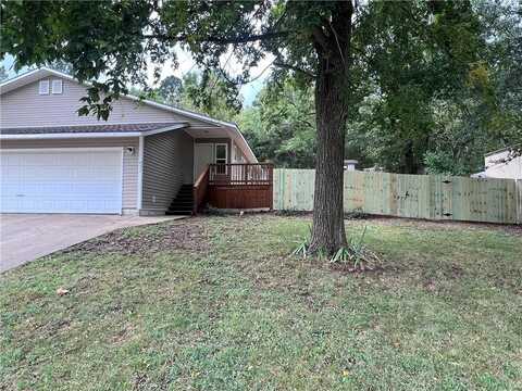 823/831 N Lola LN, Fayetteville, AR 72701