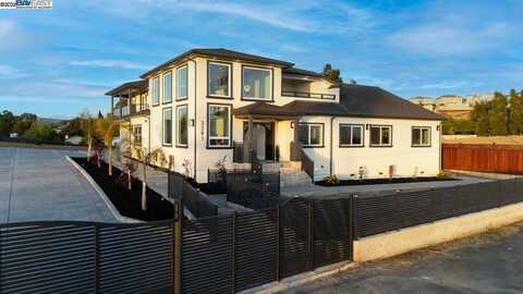 3291 D St, Hayward, CA 94541