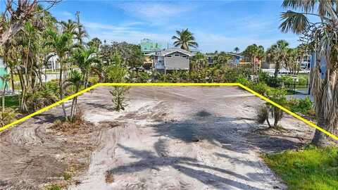 121 Gulf Island, FORT MYERS BEACH, FL 33931