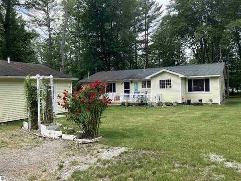 5611 NE EAST SHORE DRIVE 5616 NE EAST SHORE DRIVE, KALKASKA, MI 49646
