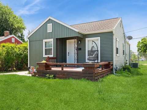 927 O Avenue NW, Cedar Rapids, IA 52405