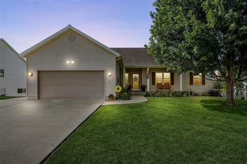 2515 WoodHill Drive SW, Cedar Rapids, IA 52404