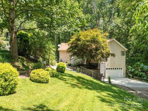 204 Pine Berry Circle, Hendersonville, NC 28739
