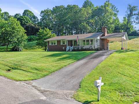 96 W Mountain Road, Spruce Pine, NC 28777