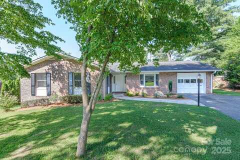 1045 Carousel Lane, Hendersonville, NC 28792