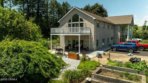 6811 KEEFERS Lane, Bloomsburg, PA 17815