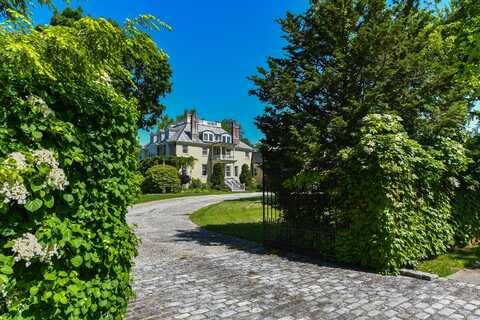 11 Mountain Spring Road, Farmington, CT 06032