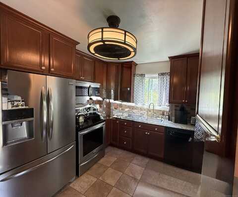 6 Rose Lane, Danbury, CT 06811