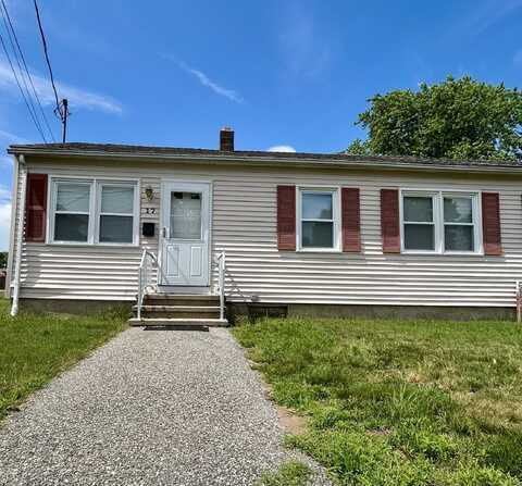 17 Oakland Court, Groton, CT 06340