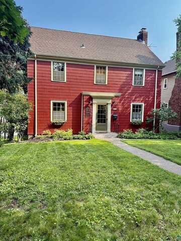 3006 E 1st St, Duluth, MN 55812