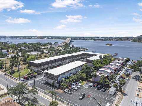 144 S Halifax Avenue, Daytona Beach, FL 32118