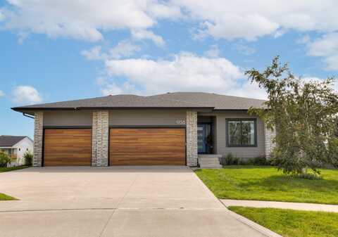 9138 Moonseed Court, West Des Moines, IA 50266