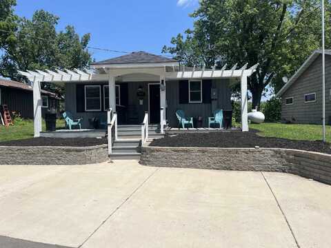 9938 Shawondassee, Dubuque, IA 52003