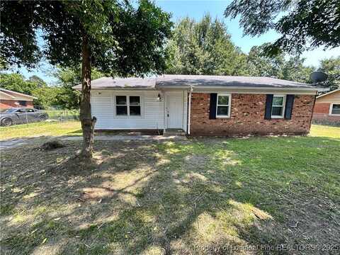 6539 Amanda Circle, Fayetteville, NC 28304