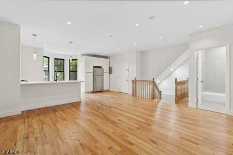 86 Prospect St, Jersey City, NJ 07307