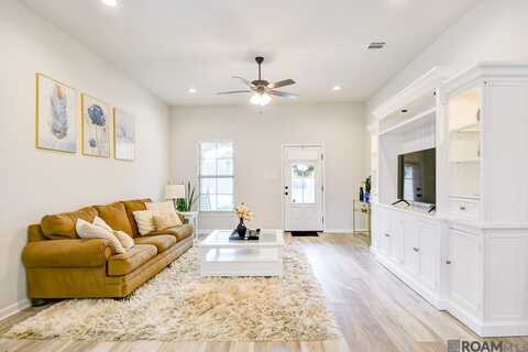 1845 Pineglen Dr, Saint Gabriel, LA 70776
