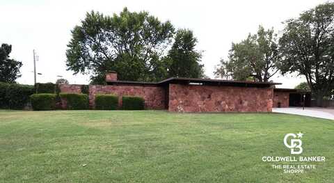 1204 Circle Drive, Garden City, KS 67846
