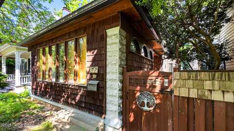 1819 Eastern Pkwy, Louisville, KY 40204