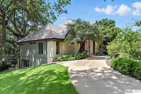 9627 Oak Circle, Omaha, NE 68124