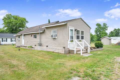 108 Bridge Street, Paris, MI 49338