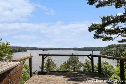 5752 E 52ND Street, Newaygo, MI 49337