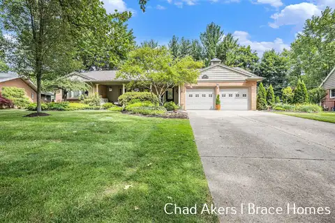 541 Russwood Street NE, Grand Rapids, MI 49505