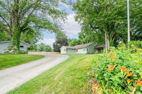 1738 W Marquette Woods Road, Stevensville, MI 49127