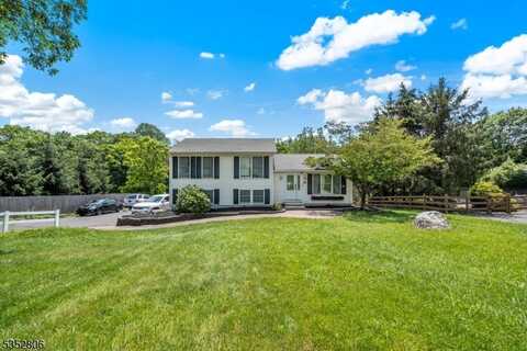 7 Codington Ln, Glen Gardner, NJ 08826