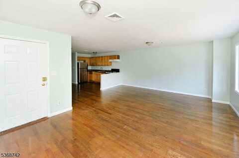 12 Amity St, Paterson, NJ 07522