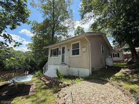 524 Brooklyn Mountain Rd, Hopatcong, NJ 07843