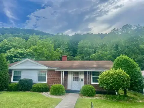 175 Circle Ln, White Sulphur Springs, WV 24986
