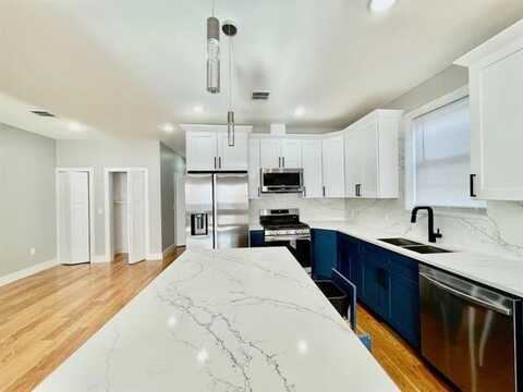 78 ARMSTRONG AVE, JC, Bergen-Lafayett, NJ 07305