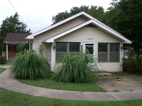 1402 N Kentucky Street, Iola, KS 66749