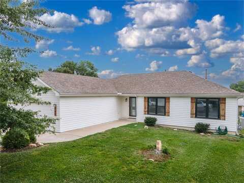 709 N Michigan Circle, Lawrence, KS 66044