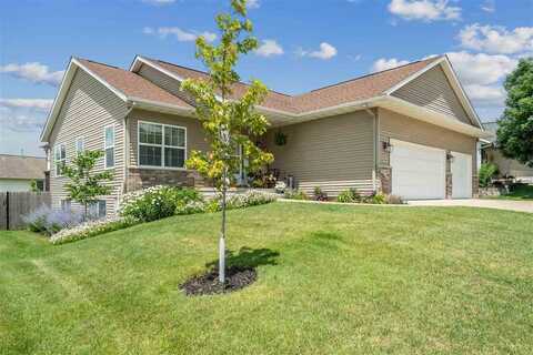 1402 Wolf Dr NW, CedarRapids, IA 52405