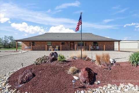 10514 Airpark Loop, Melba, ID 83641