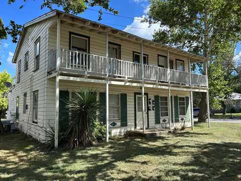 1009 N Tivy St, Kerrville, TX 78028