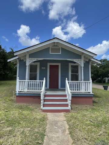 135 N Sanders, Nacogdoches, TX 75964