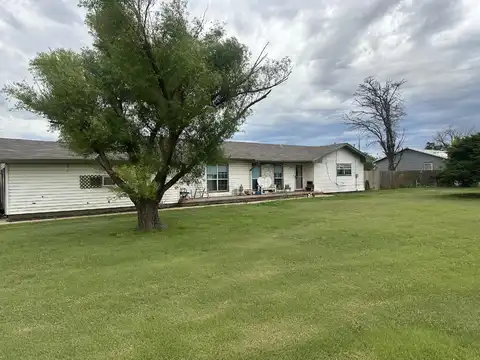 109 E 1st, Edmonson, TX 79032