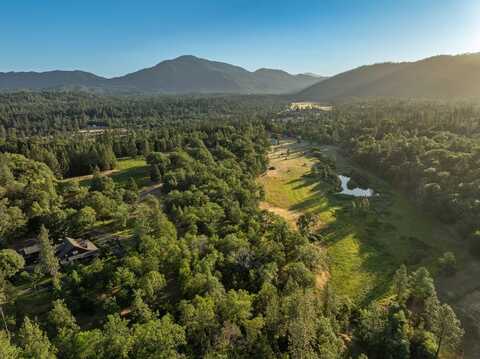 250 Mountain Pine Drive, Grants Pass, OR 97526