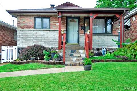 937 Regina Avenue, Unincorporated, MO 63125