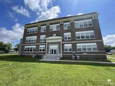 731 E Crawford Street, Clay Center, KS 67432