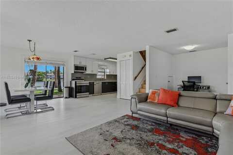 6825 NW 169th St, Hialeah, FL 33015