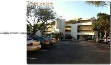 8820 Fontainebleau Blvd, Miami, FL 33172